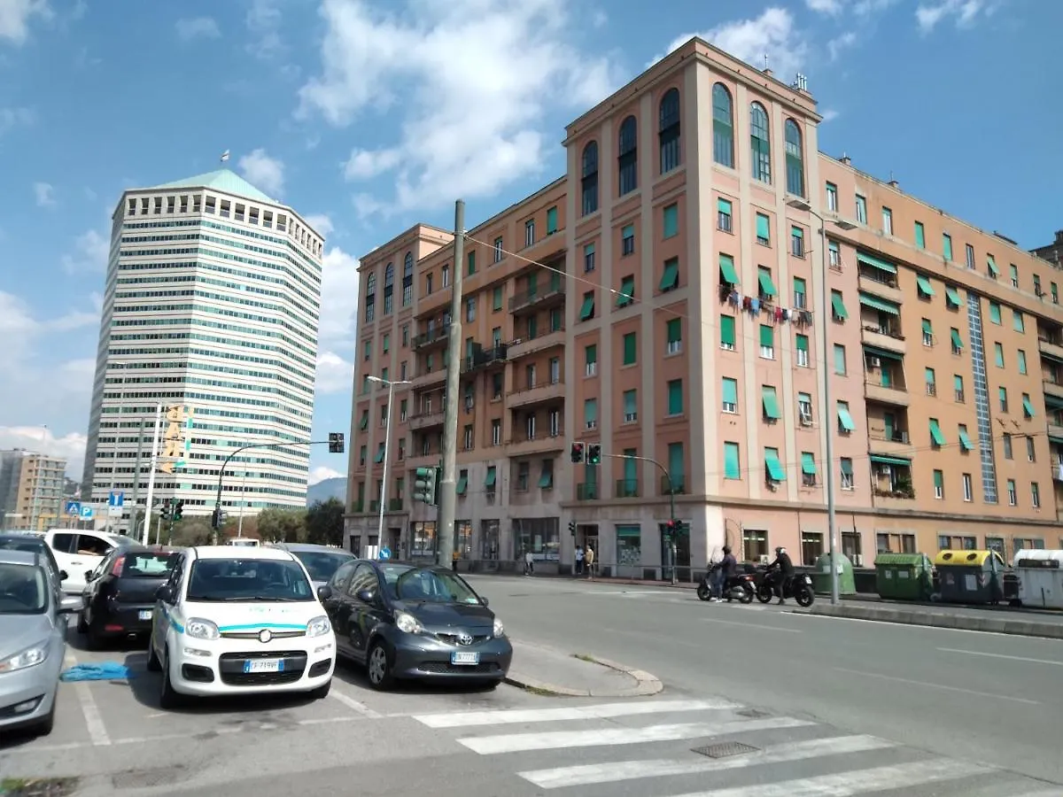 Maison d'hôtes La Lanterna Di Angelo Rent Rooms And Apartments Free Parking On The Street Front Gênes