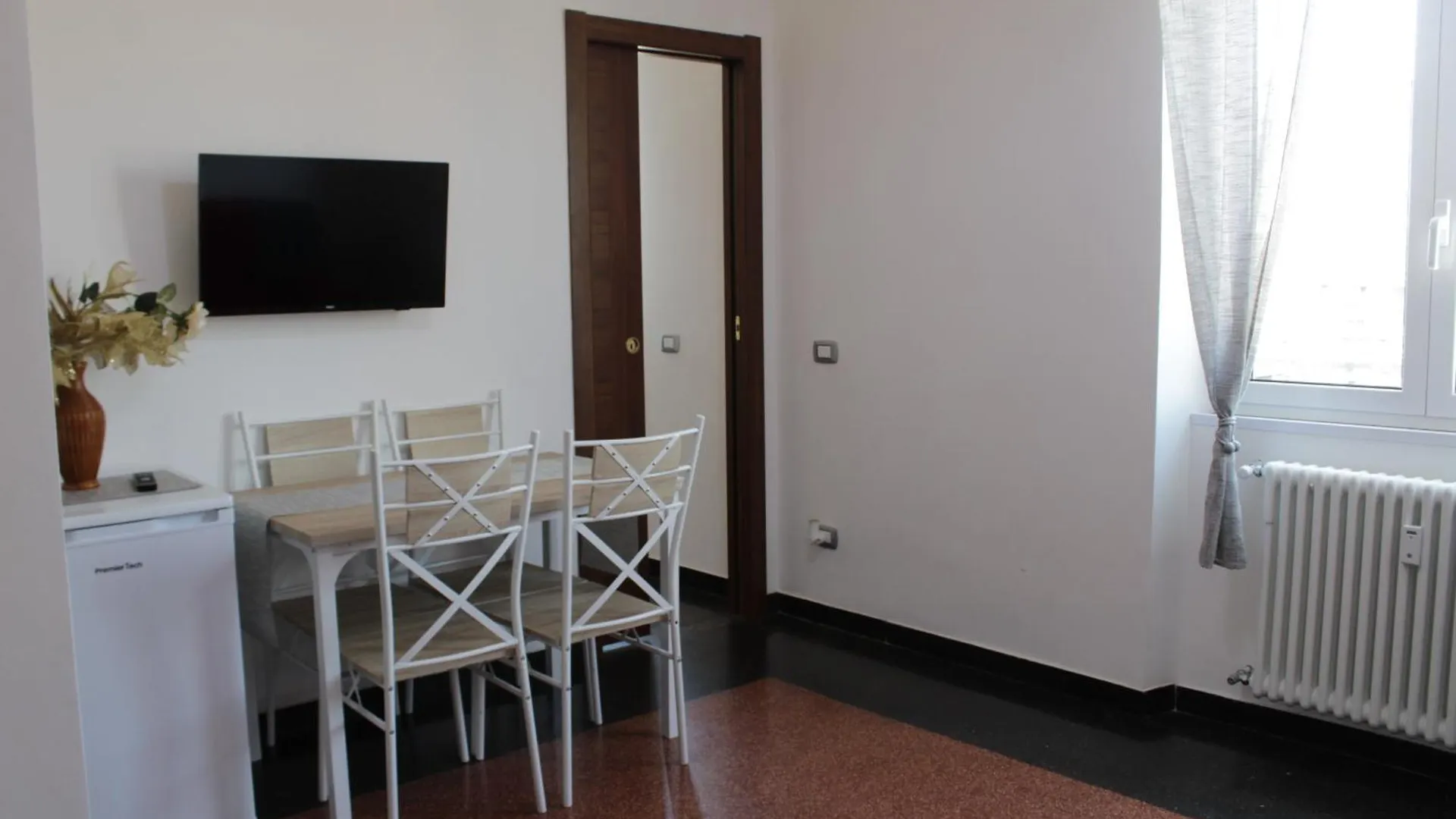 Maison d'hôtes La Lanterna Di Angelo Rent Rooms And Apartments Free Parking On The Street Front Gênes