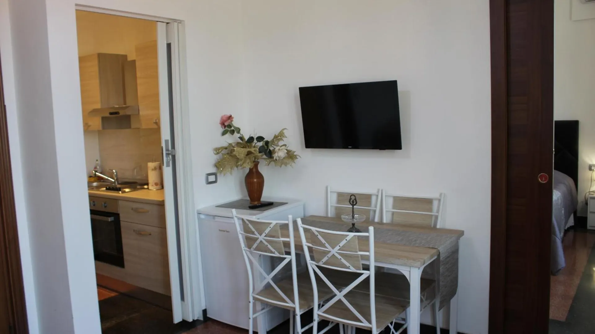 La Lanterna Di Angelo Rent Rooms And Apartments Free Parking On The Street Front Gênes 0*,