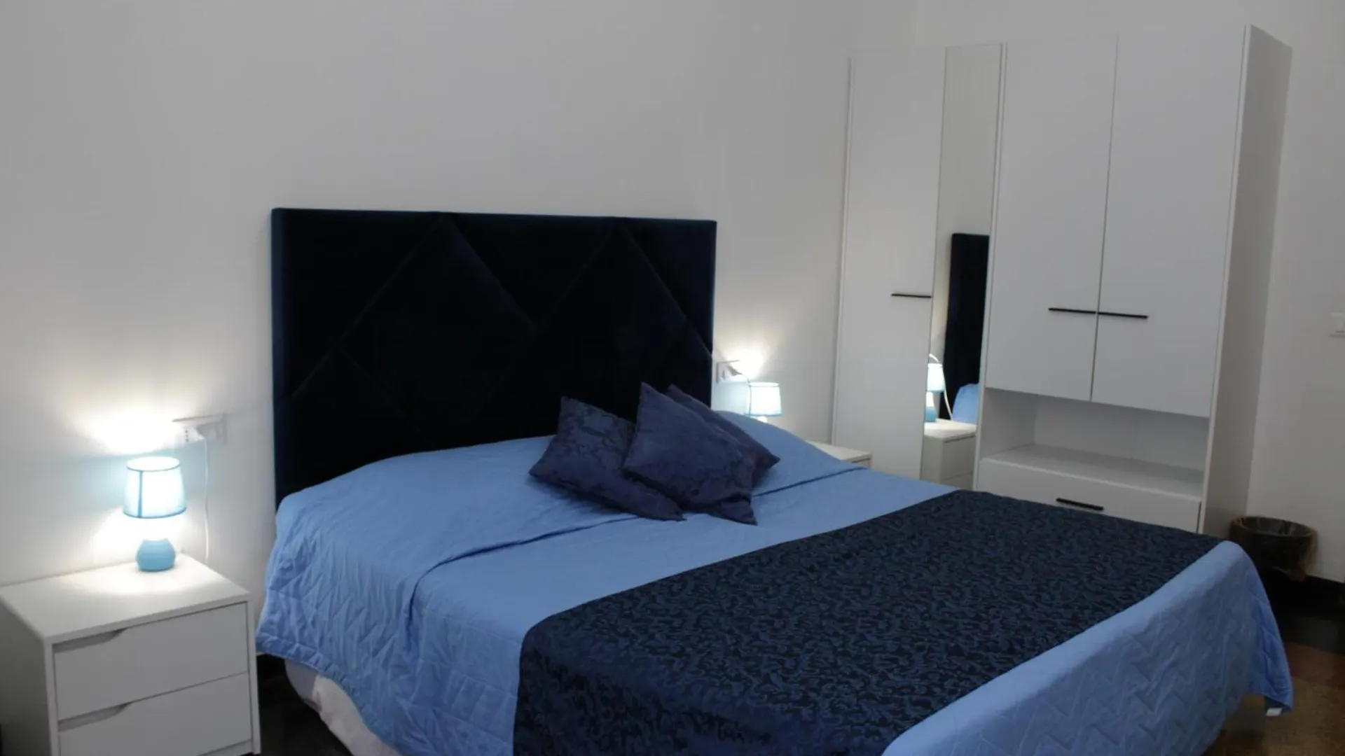 La Lanterna Di Angelo Rent Rooms And Apartments Free Parking On The Street Front Gênes Maison d'hôtes