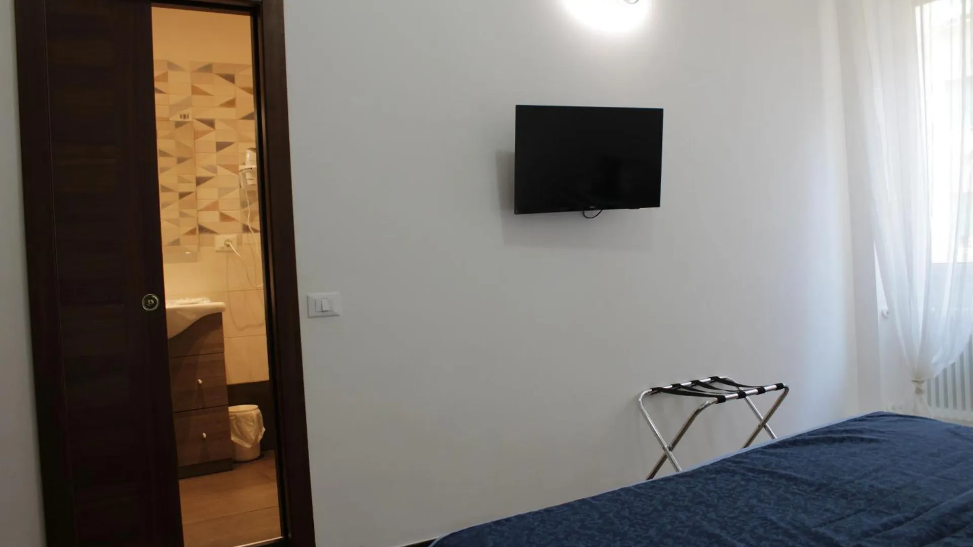 La Lanterna Di Angelo Rent Rooms And Apartments Free Parking On The Street Front Gênes